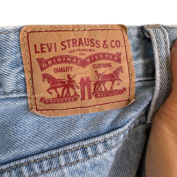 Levi's Women's Size 30x31 '94 Baggy Straight Leg & Distressed Jeans Medium Wash - Picture 7 of 9